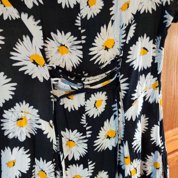 MUDD Daisy Floral Dress Size M A24 - Picture 4 of 4